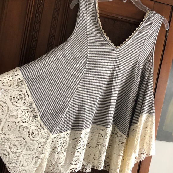UMGEE lace trim V-neck BoHo tank nwot - Picture 8 of 8